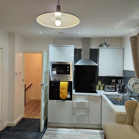Garden Of Peace Apartment Erith ภายนอก รูปภาพ